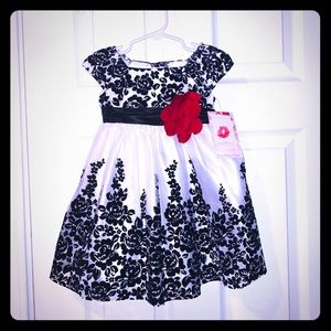 Brand New Holiday Dress. 24 months. Precious ♥️